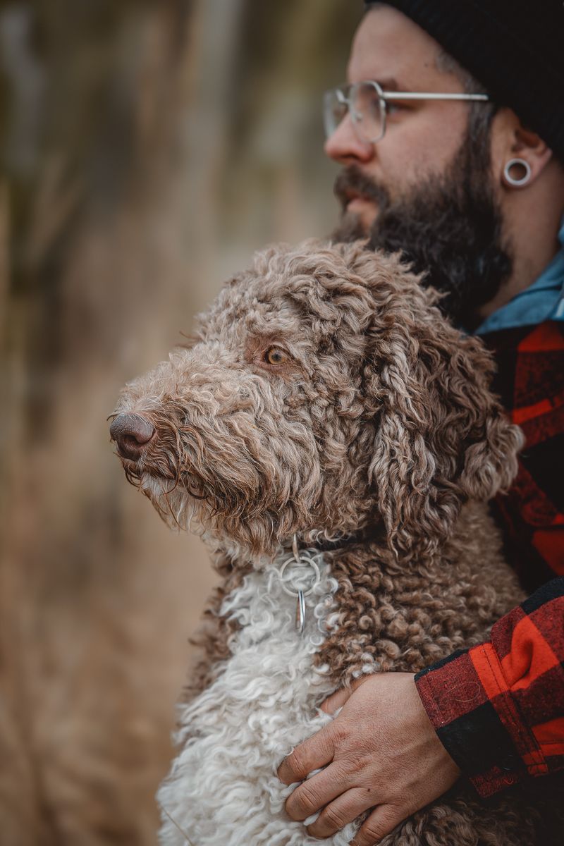 Mann mit Hund — Outdoor-Portrait