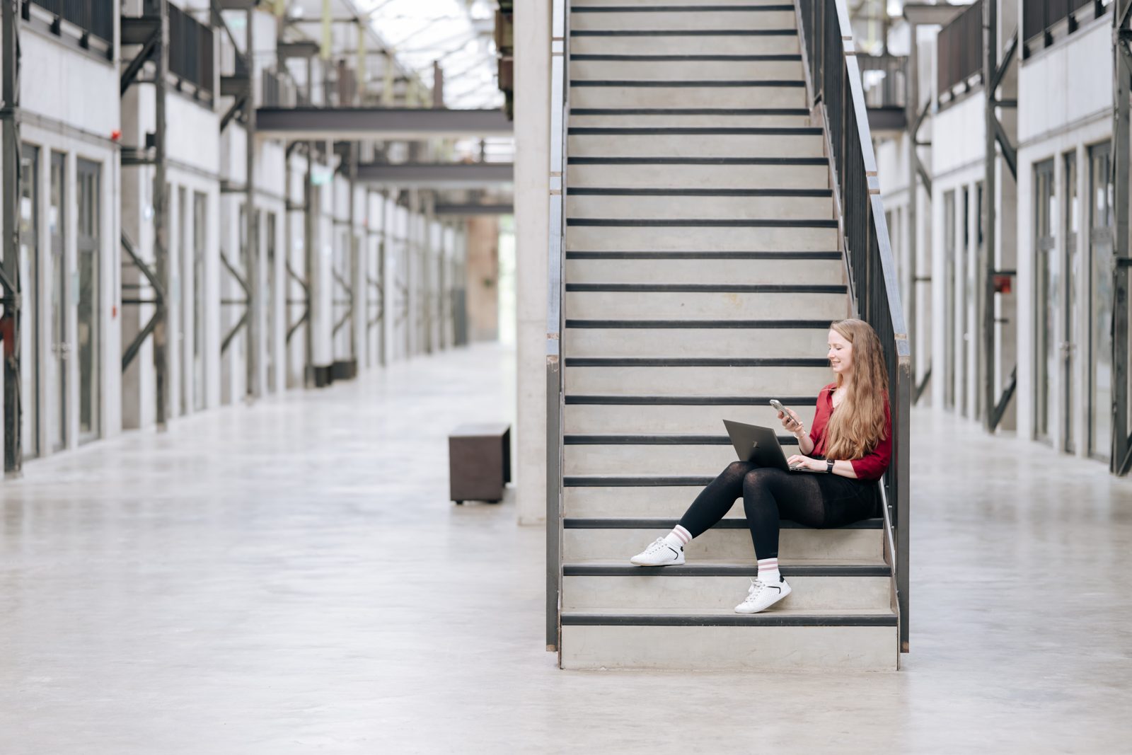 Mobiles Arbeiten auf der Treppe